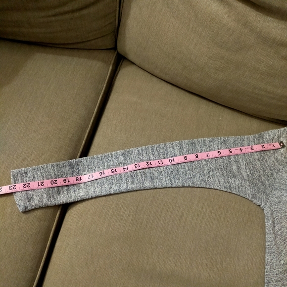 Aritzia Wilfred Free Gray Crop Long Sleeves Knit Top Twist Waist - Picture 9 of 12